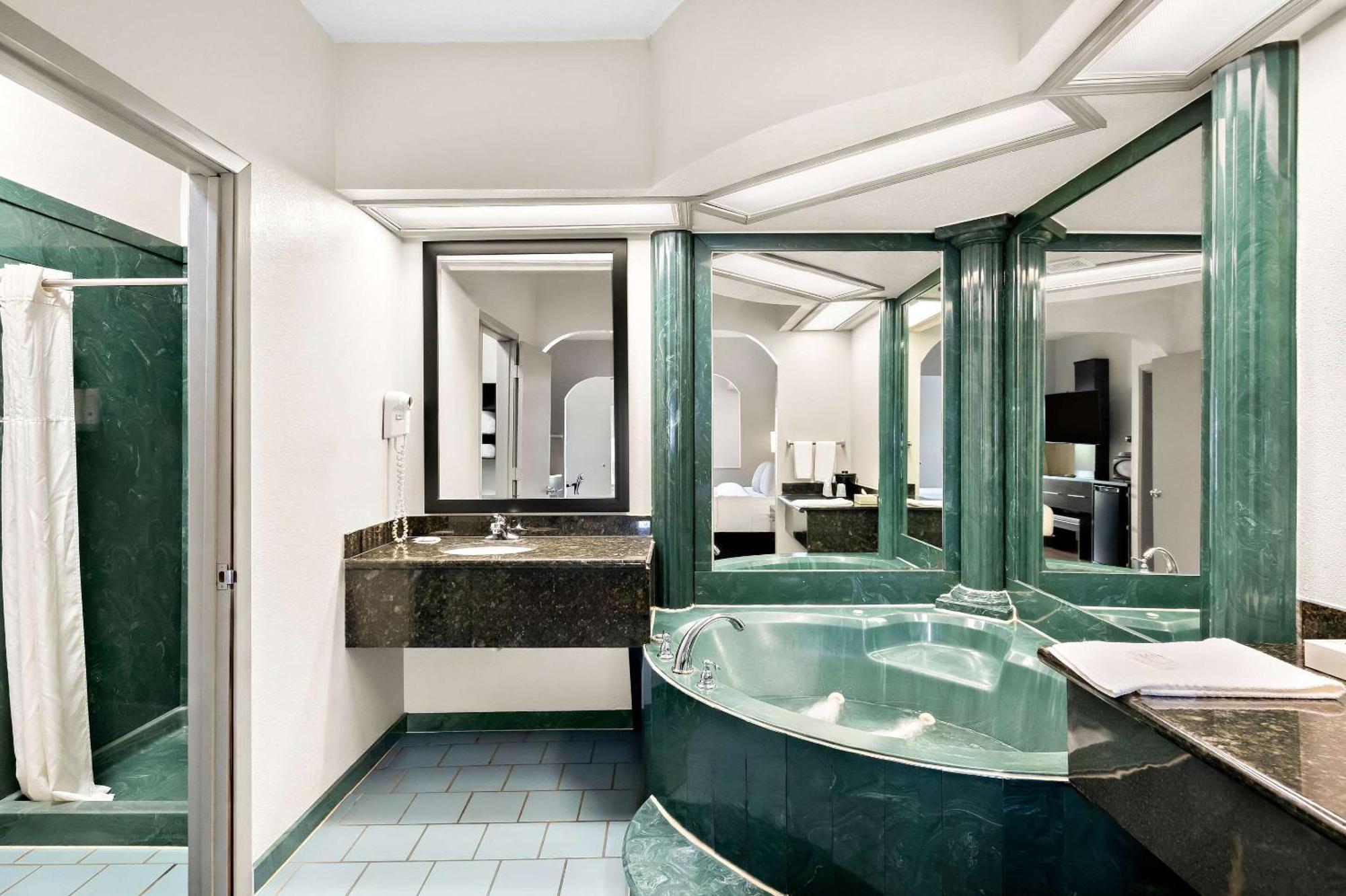 Quality Inn & Suites Monticello Екстериор снимка