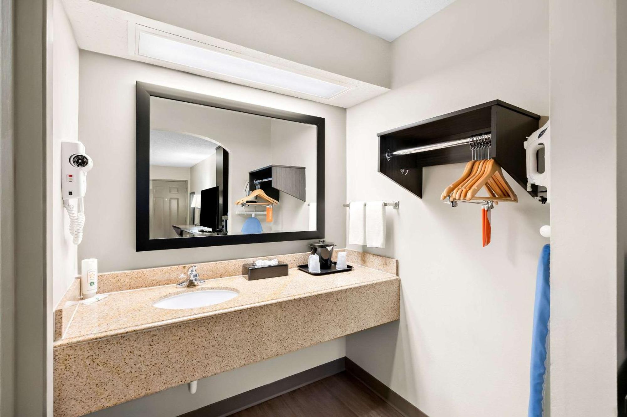 Quality Inn & Suites Monticello Екстериор снимка
